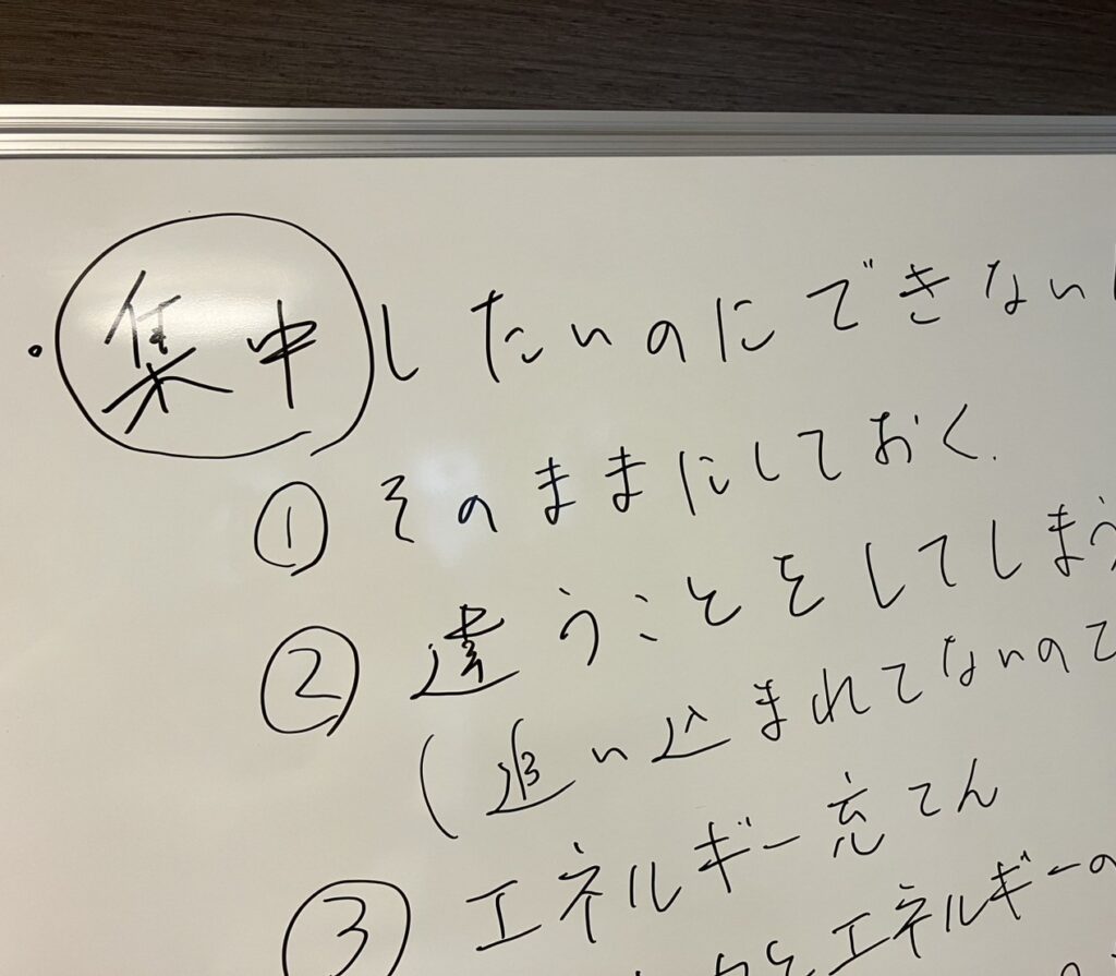 AM　創作　/　PM　心理プログラム