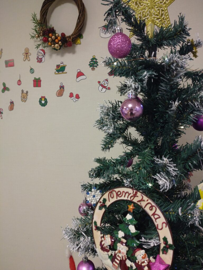 AM:創作orクリスマスツリーを飾ろう、PM:振り返り