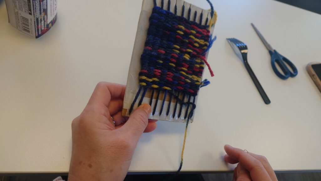 AM　創作（裁縫）/　PM　かるーい運動