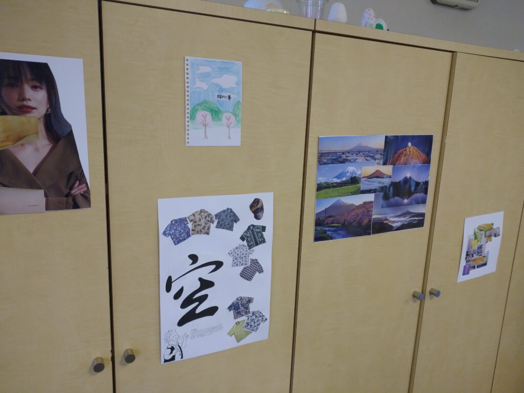 AM:コラージュ、PM:心理プログラム