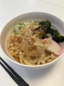 AM:つむぎ製麺所／PM:椅子ヨガ