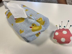 AM:裁縫～ボックスティッシュケースをつくろう～／PM:椅子ヨガ