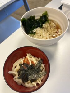 AM:つむぎ製麺所　PM:椅子ヨガ
